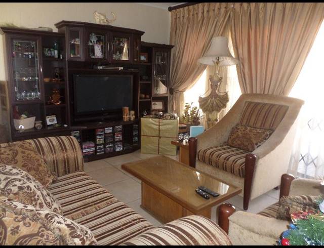 3 BEDROOM TOWNHOUSE FOR SALE IN RIVERSDALE